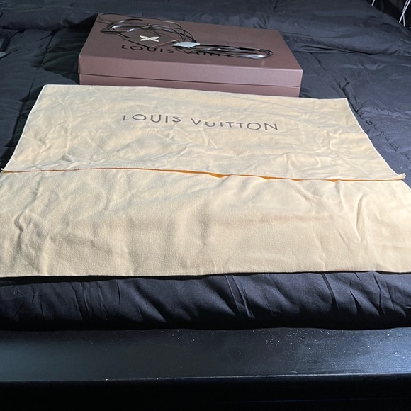 Authentic Louis Vuitton  Dust Bag EXTRA LARGE with BOX & ribbon! 30”x 21.5”open - Picture 3 of 7
